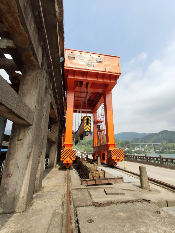 壩頂門(mén)機(jī)