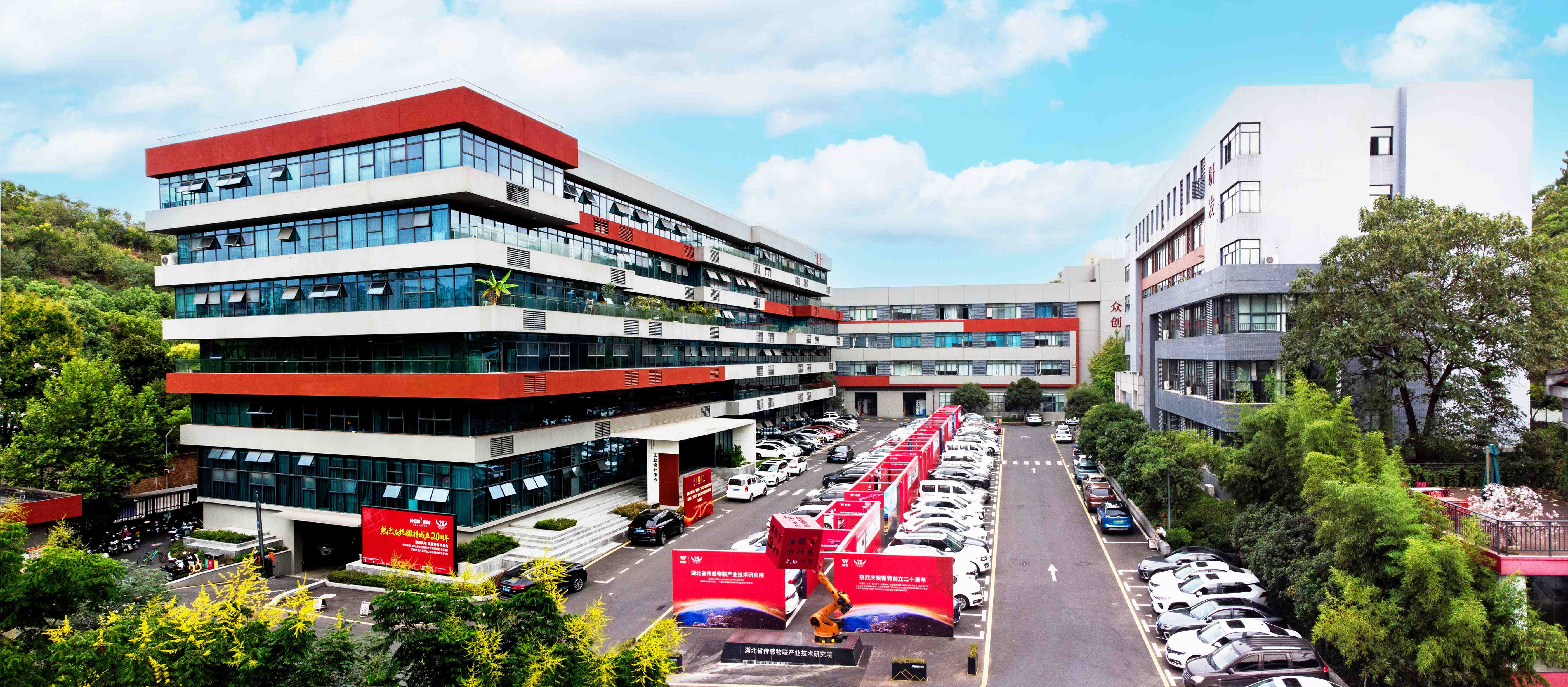 宜昌市市委副書記、市長陳紅輝蒞臨微特   